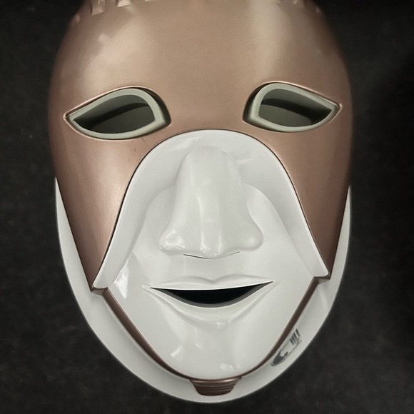 LED Light Therapy Mask Red Light - Picture 3 of 4